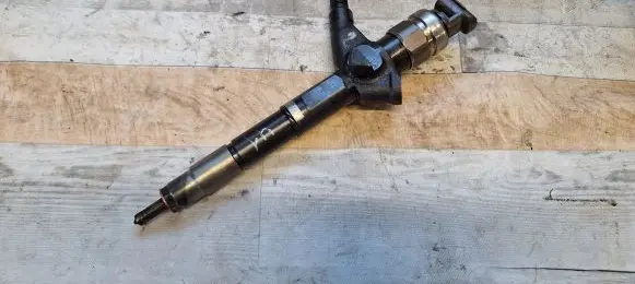 Nissan X-Trail T30 Fuel injector 16600ES60A 06H07115