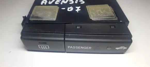 Toyota Avensis T250 Windscreen/window heater switch 8479005130C