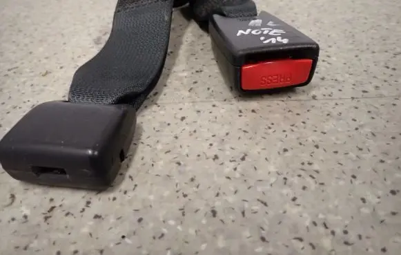 Nissan Note (E12) Rear seatbelt