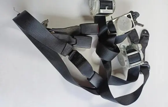 Dodge Challenger Rear seatbelt