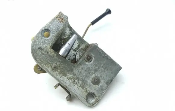 Mercedes-Benz COMPAKT W115 Front door lock 