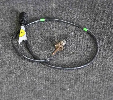 Volkswagen Jetta VI Oil temperature sensor 04L906088DJ