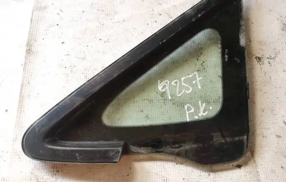 Honda FR-V Front triangle window/glass 