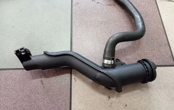 Peugeot 307 Oil fill pipe 9654733880