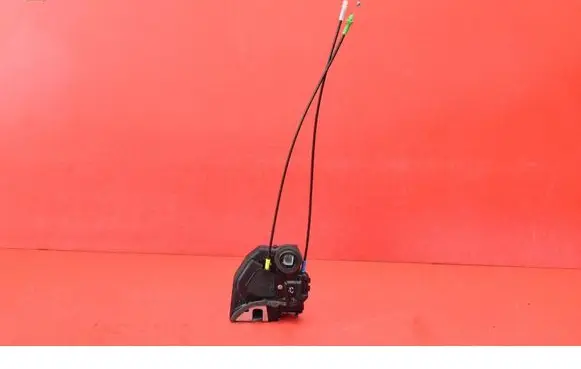 Toyota Auris E180 Rear door lock 