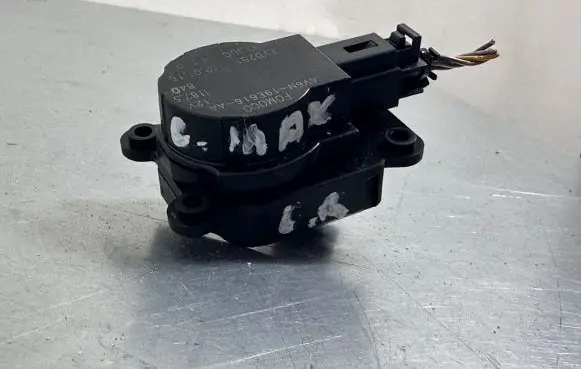 Ford C-MAX II Air flap motor/actuator AV6N19E616AA