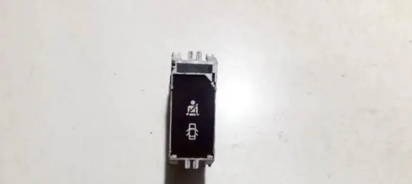 Passenger airbag on/off switch