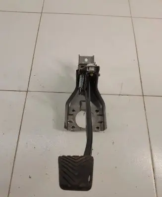 Hyundai Santa Fe Brake pedal HJ5AL0046 328002W100