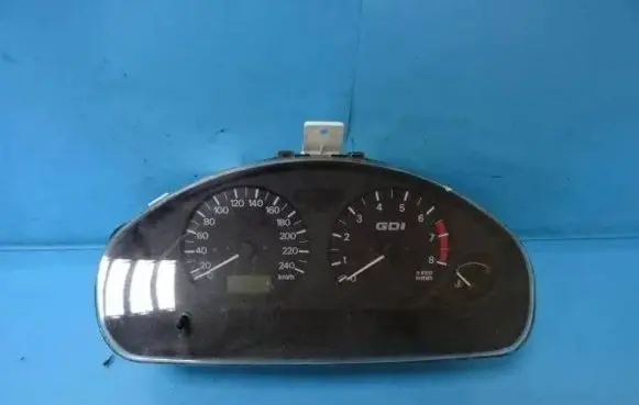 Mitsubishi Carisma Speedometer (instrument cluster) MR381347