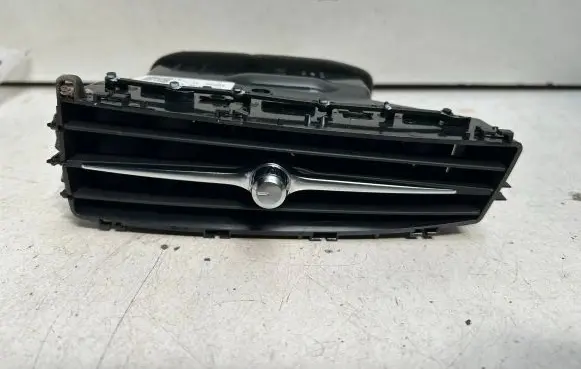 Volvo XC60 Dash center air vent grill 31477274 20210426
