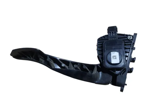 Ford Mondeo MK V Accelerator throttle pedal 697982G
