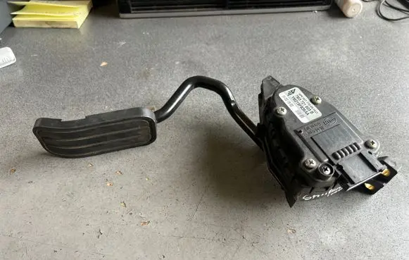 Volkswagen Sharan Accelerator throttle pedal 7M3721603B YM219F836AA