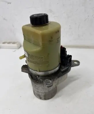 Ford C-MAX I Power steering pump 3M513K514