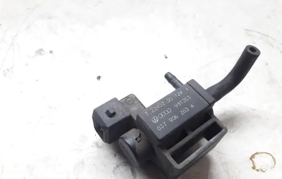 Volkswagen Golf IV Vacuum valve 037906283A