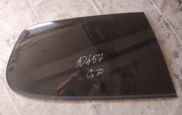 Volkswagen Golf V Rear side window as2