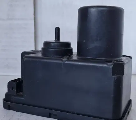 Audi 100 200 5000 C3 Central locking vacuum pump 443862257B