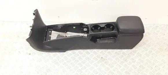 Volvo V50 Center console 8687408 33374m