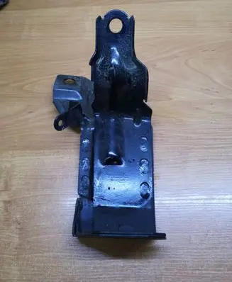 Volvo V60 Radiator mount bracket 31261932