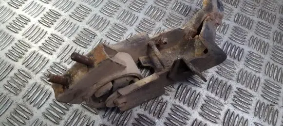 Suzuki Baleno EG Engine mount bracket