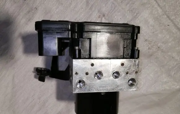 Volvo V70 ABS Pump 30681619