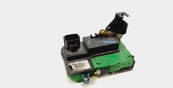Volvo XC90 Front door lock 8650551