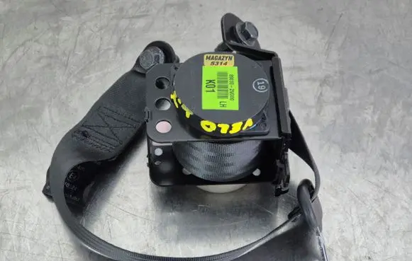 Hyundai Veloster Rear seatbelt 2V000