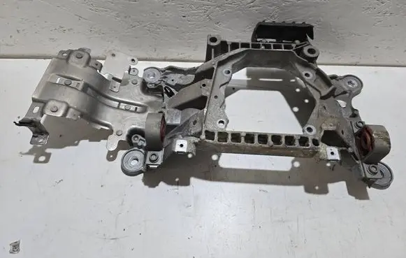 Gearbox mounting bracket