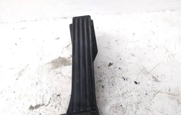 BMW 1 E81 E87 Accelerator throttle pedal 6786589