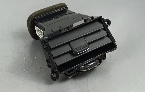 SsangYong Rexton Dashboard side air vent grill/cover trim