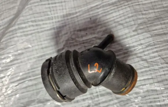 Volkswagen Golf V Engine coolant pipe/hose 6Q0122291E