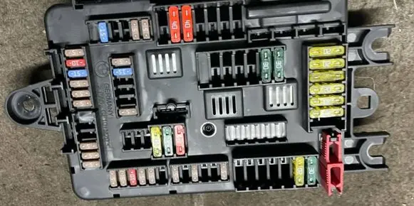 BMW 1 F20 F21 Fuse module 10688710 61033080 10000082161