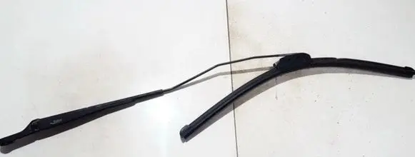 Peugeot 406 Front wiper blade arm