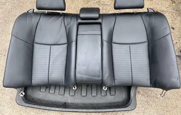 Infiniti M30 Rear seat TZA09224