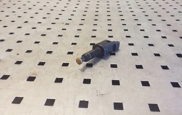 Audi A6 S6 C4 4A Brake pedal sensor switch 811907343B
