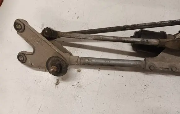 Nissan X-Trail T30 Front wiper linkage and motor 662632228