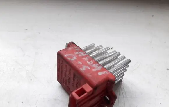 Volkswagen PASSAT B5.5 Heater blower fan relay 