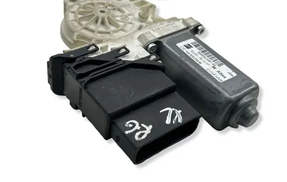 Seat Altea XL Rear door window regulator motor 995915334 S1114H006 1K0959704M
