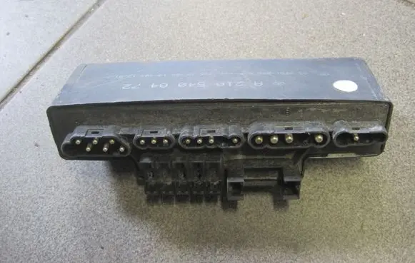 Mercedes-Benz E W210 ESP (stability system) control unit A2105400472