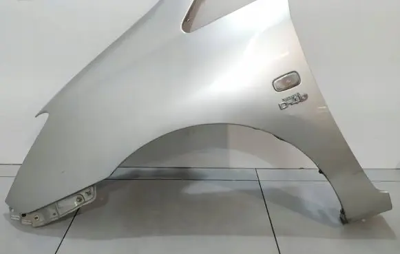 Toyota Corolla Verso E121 Fender