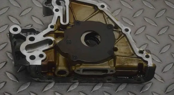 Volkswagen Polo V 6R Oil pump 2950111 04E115105N