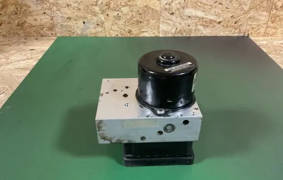 Volvo V70 ABS Pump P08671223 308732 10020403684