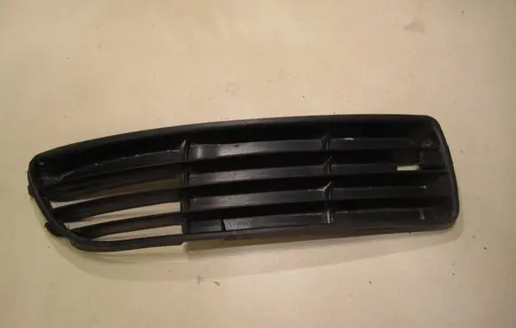 Audi A4 S4 B5 8D Front bumper lower grill 8D0807346G
