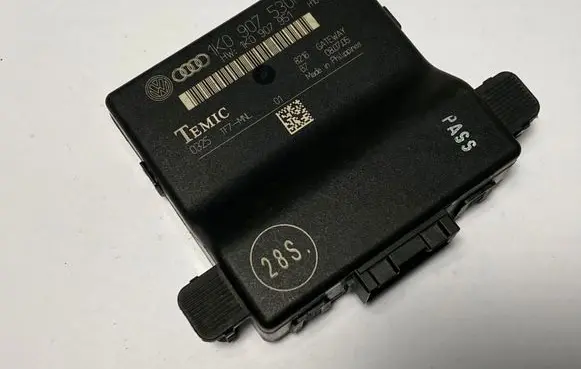 Skoda Octavia Mk2 (1Z) Gateway control module 1K0907530F 1K0907951