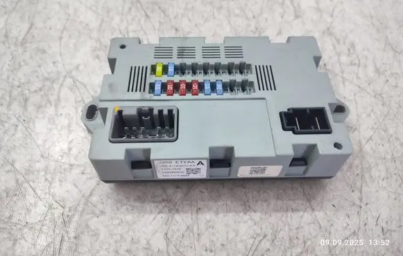 Jaguar XF X260 Fuse module CPLA14Q073AA