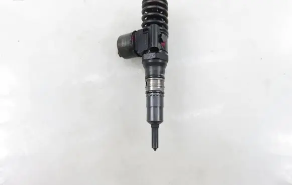 Volkswagen Touran I Fuel injector 0414720403 03G130073B