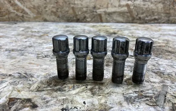 Bentley Flying Spur Nuts/bolts 