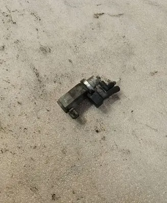 Audi A4 S4 B6 8E 8H Turbo solenoid valve 057906621