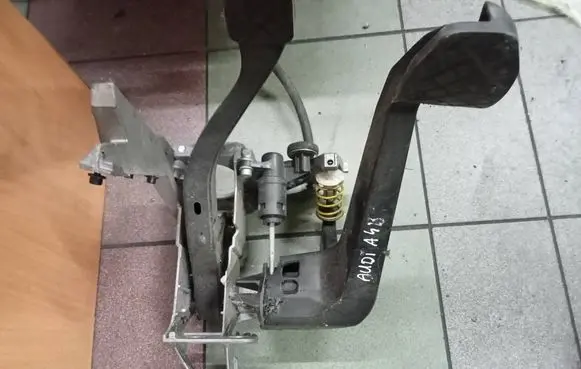 Audi A4 S4 B6 8E 8H Pedal assembly 8E1721117A