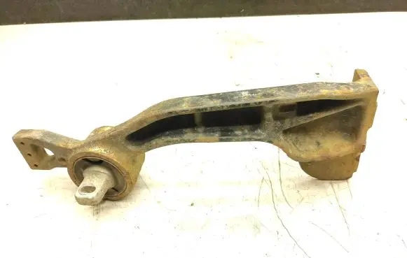 Mercedes-Benz Vito Viano W639 Rear differential/diff mount bracket A6393530695