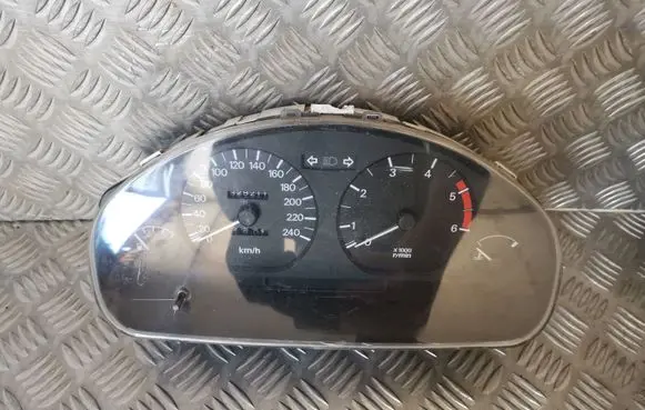 Mitsubishi Carisma Speedometer (instrument cluster) MR114277